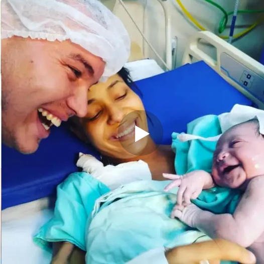 Heartwarming Moment: Newborn Baby Lights Up with a Smile the Second She Hears Her Dad’s Voice